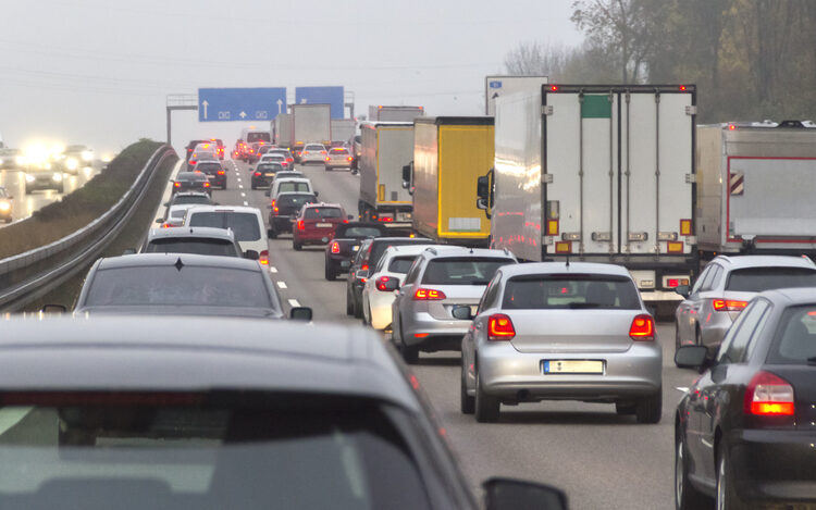 5,6 millones de coches en carretera este puente: las horas del 15 de agosto que la DGT pide evitar