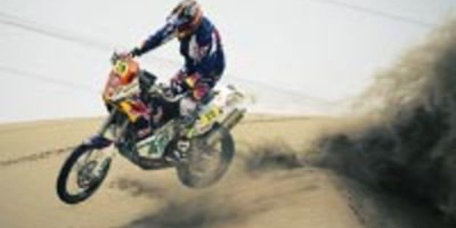 Dakar 2013, etapa 7: Kurt Caselli se estrena en motos y Peterhansel gana en un final apretado