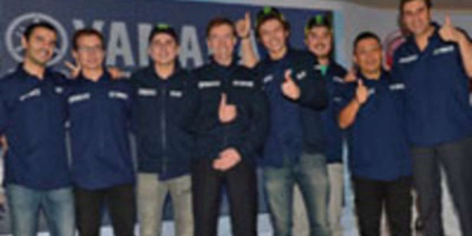 Lorenzo y Rossi juntos en un acto de Yamaha en Indonesia