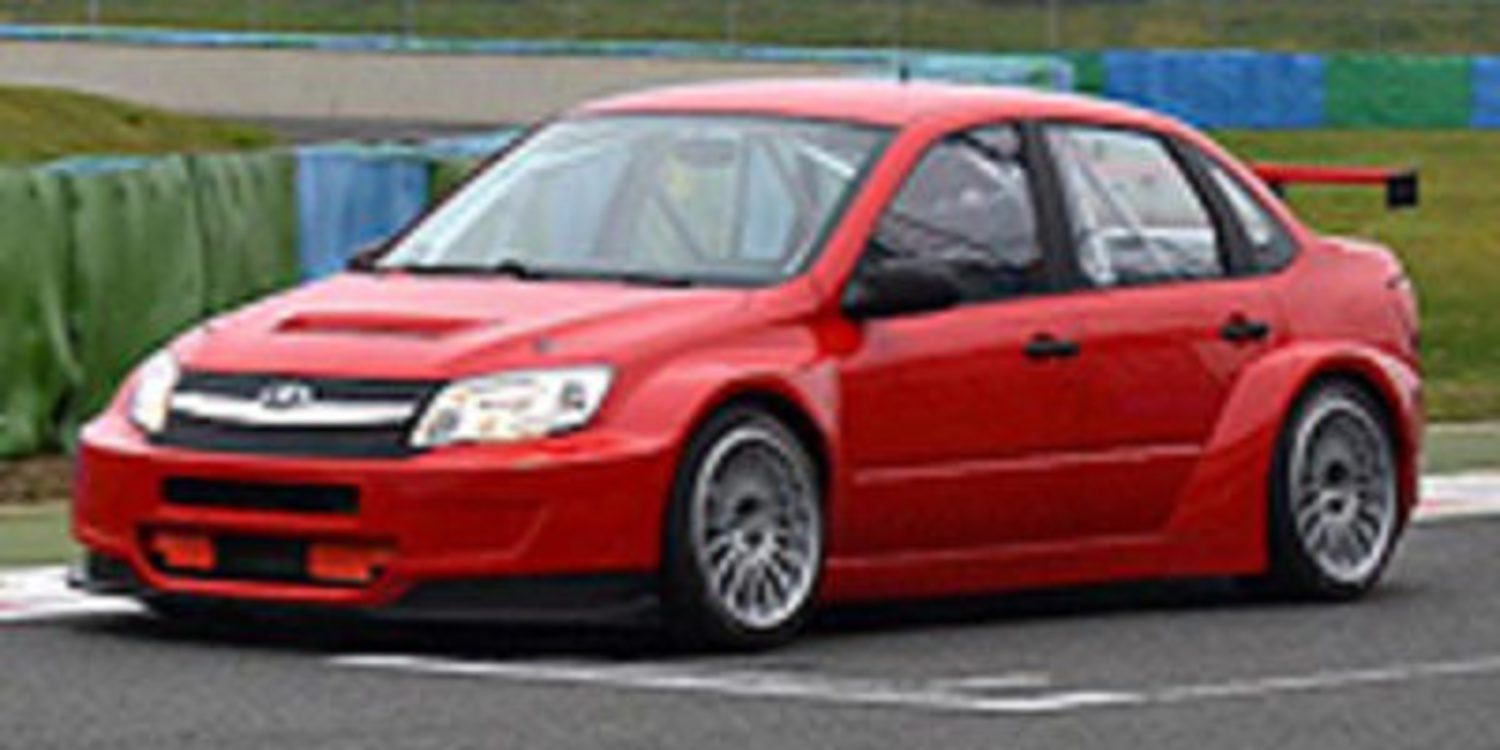James Thompson completa el test de Lada