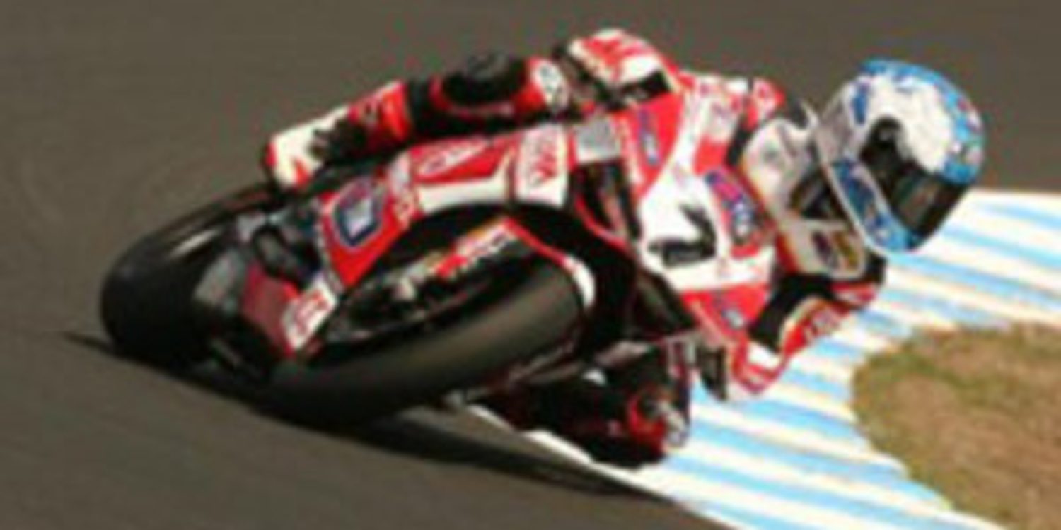 Carlos Checa manda en el Warm Up australiano de SuperBikes