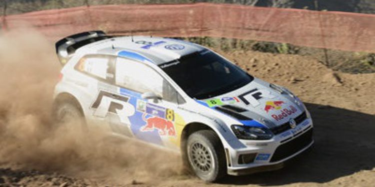 Sebastien Ogier arriba del Rally de Mexico tras el SS7
