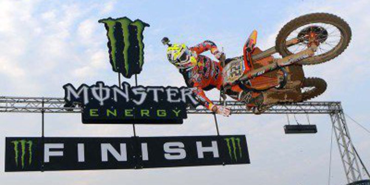 Antonio Cairoli se anota la victoria de MX1 en Tailandia