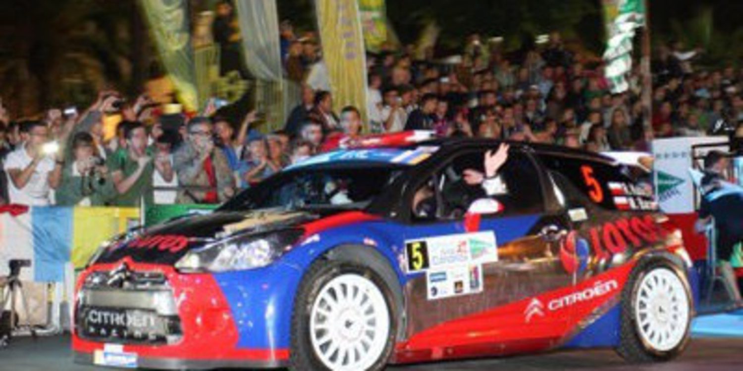 Robert Kubica recibe el Colin McRae ERC Flat Out Trophy