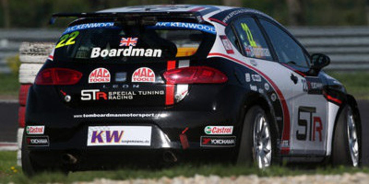 Tom Coronel gana una intensa carrera