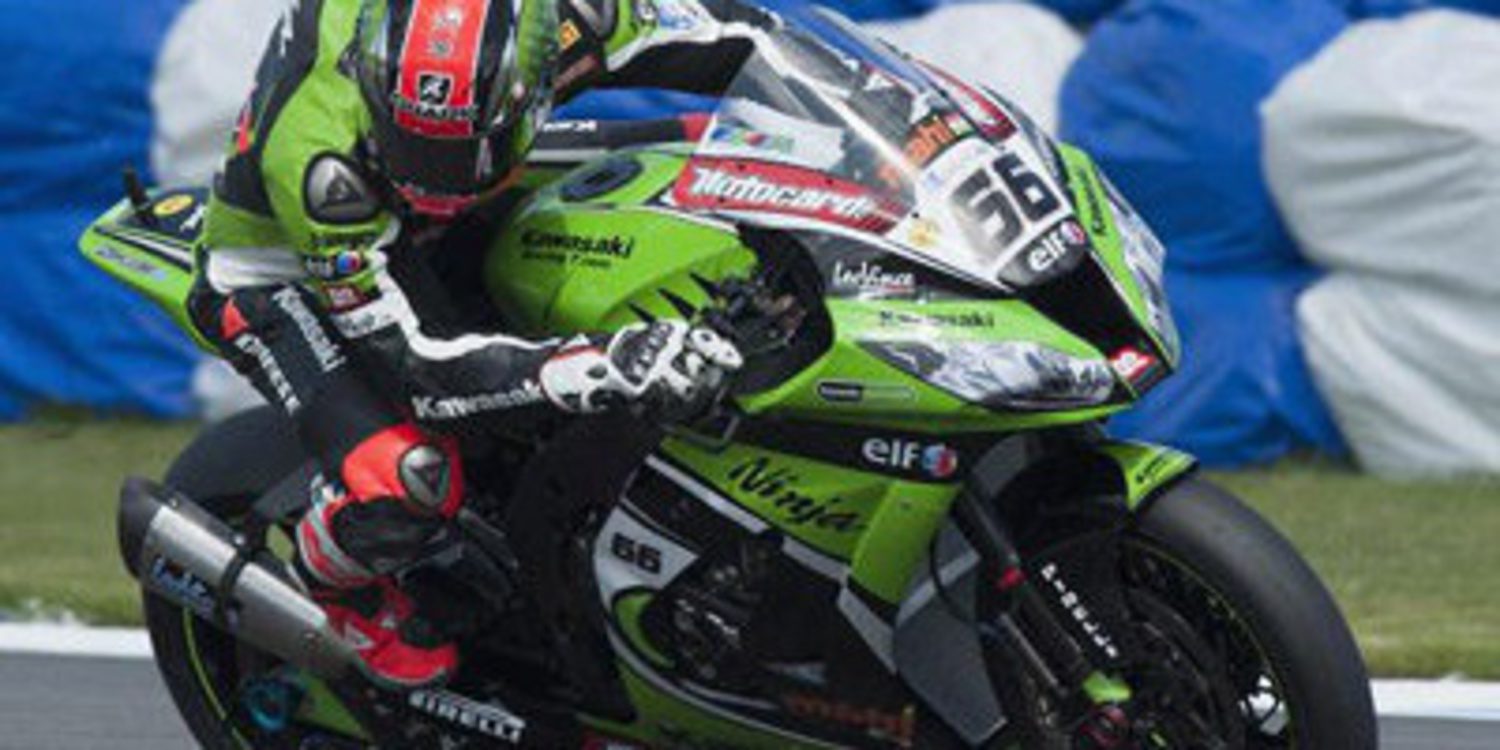 Tom Sykes gana la primera carrera SBK en Donington
