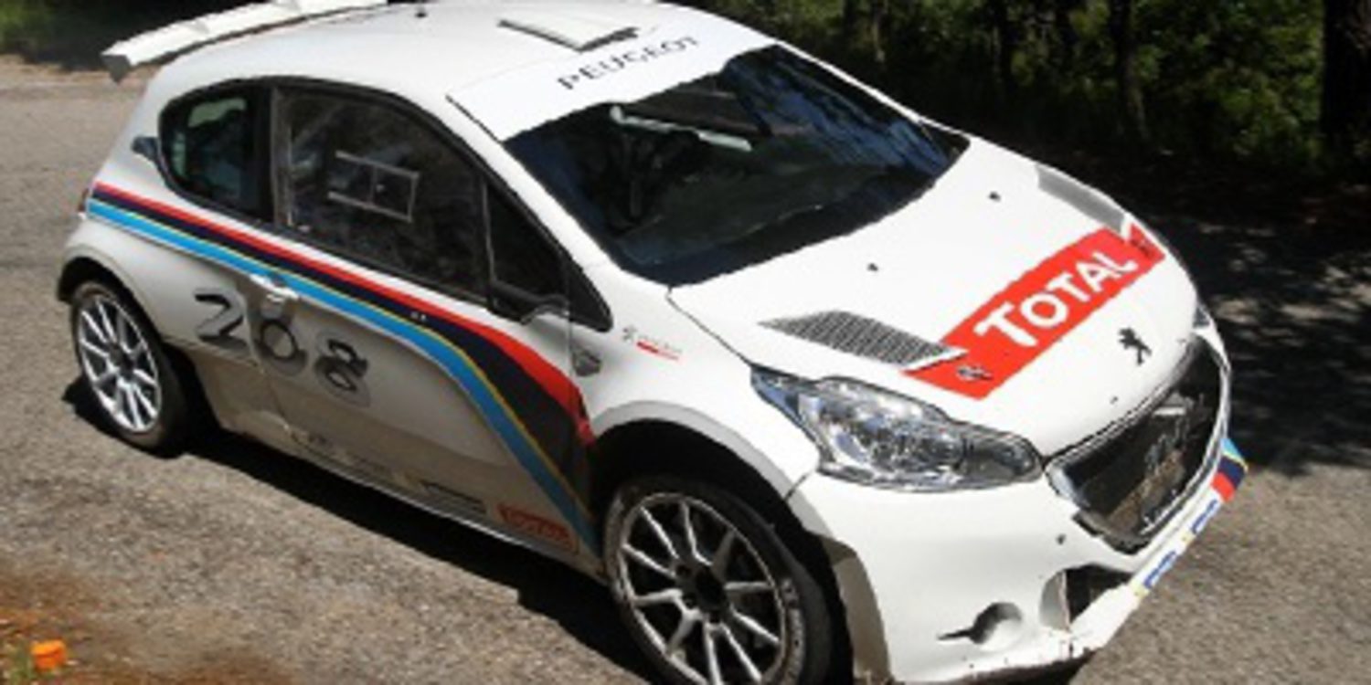 Test del Peugeot 208 T16 R5 por Craig Breen en asfalto