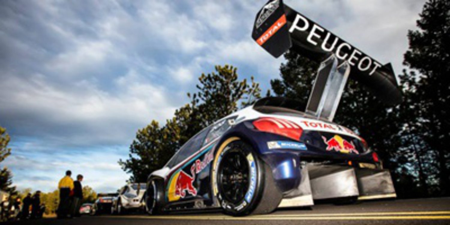 Sebastien Loeb y el Peugeot 208 T16 surcan Pikes Peak