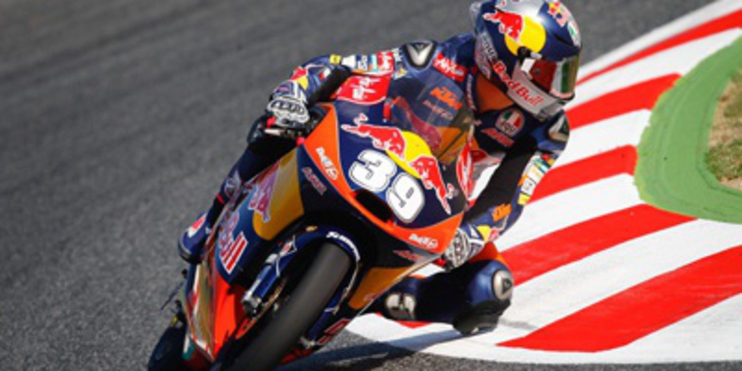 Luis Salom elimina rivales en Moto3 y gana en Montmeló