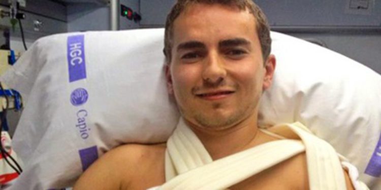 Jorge Lorenzo operado con éxito en Barcelona
