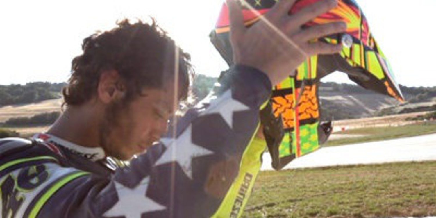 Valentino Rossi también disfruta con el dirt track