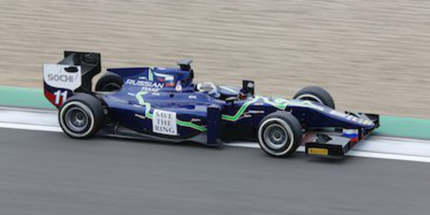 Sam Bird vuela en Hungría durante los libres de GP2