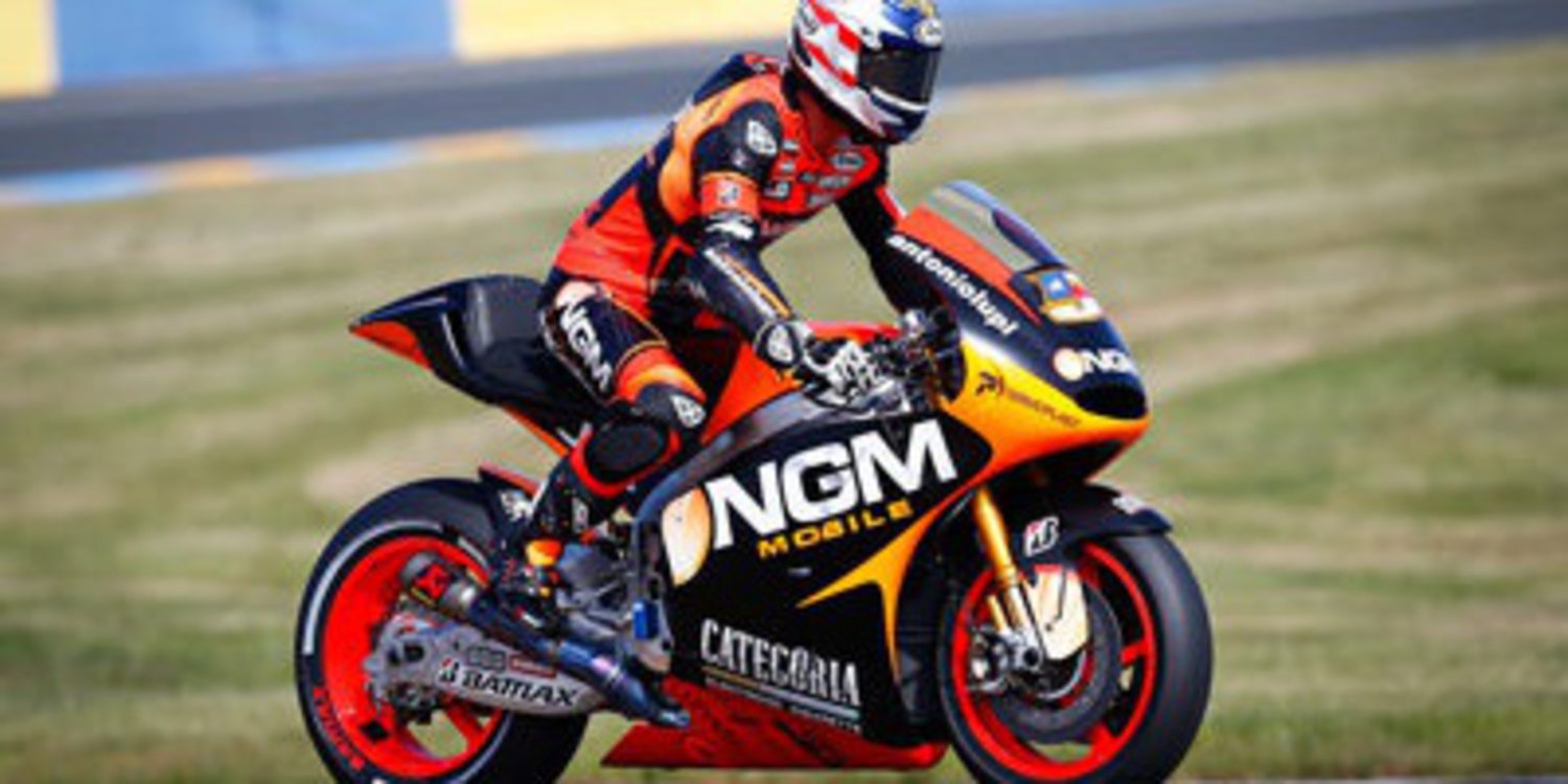 Yamaha M1 completa para Forward Racing en 2014