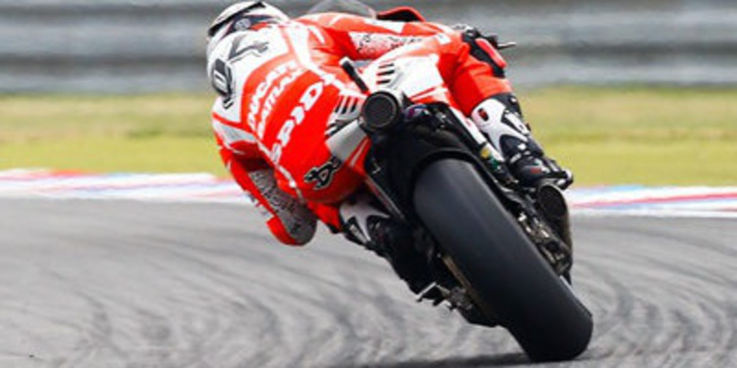 Nicky Hayden y Andrea Dovizioso a por Silverstone