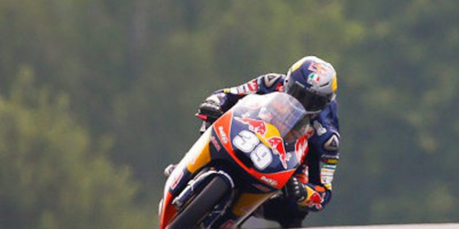 Luis Salom al mando de los FP1 Moto3 de Silverstone