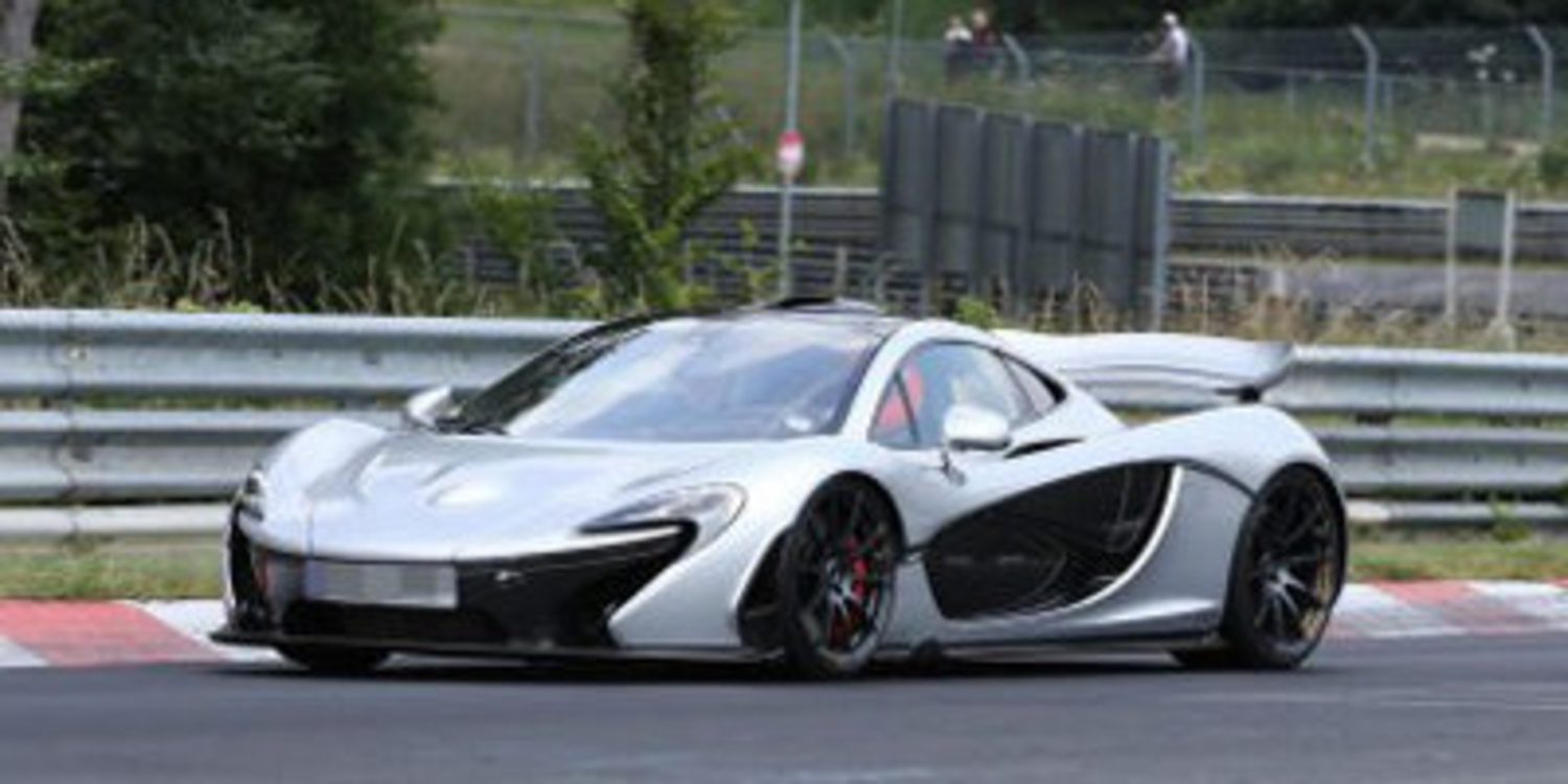 Primer récord del McLaren P1 y un 12C muy especial