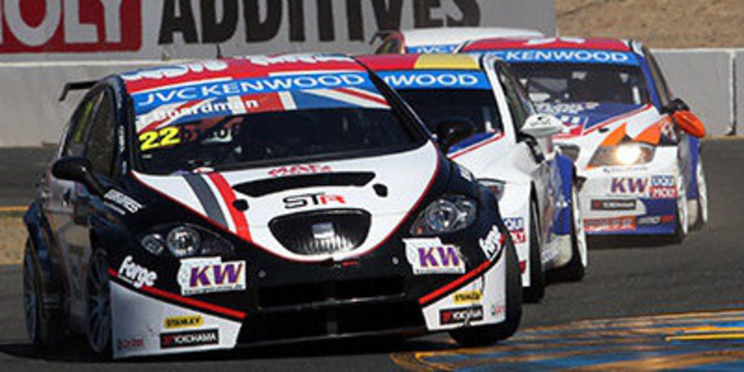 Gabriele Tarquini vence y le da a Honda su primer título