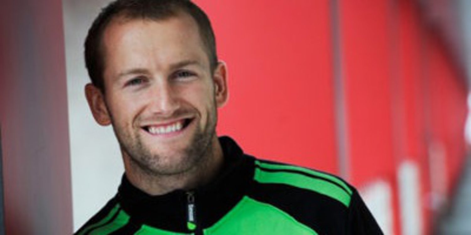 Dos banderas rojas no frenan a Tom Sykes en Laguna Seca