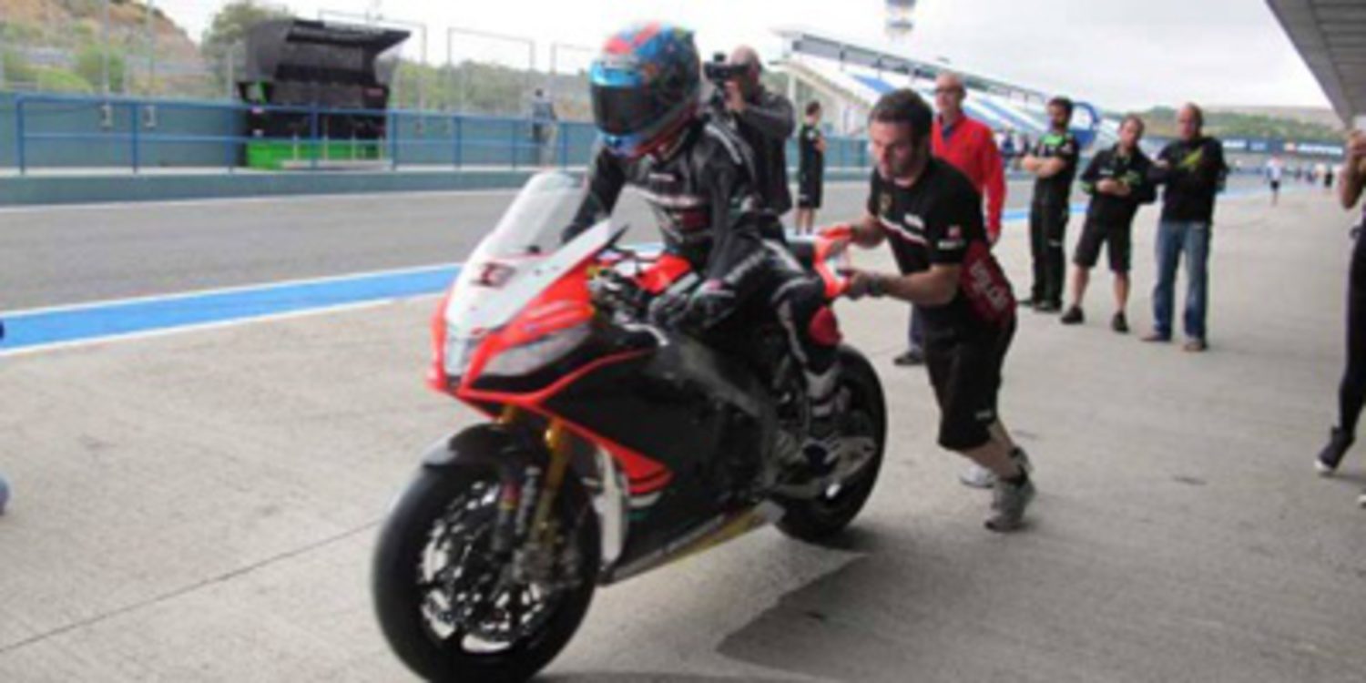 Marco Melandri ficha por Aprilia y se sube a la RSV4 en Jerez