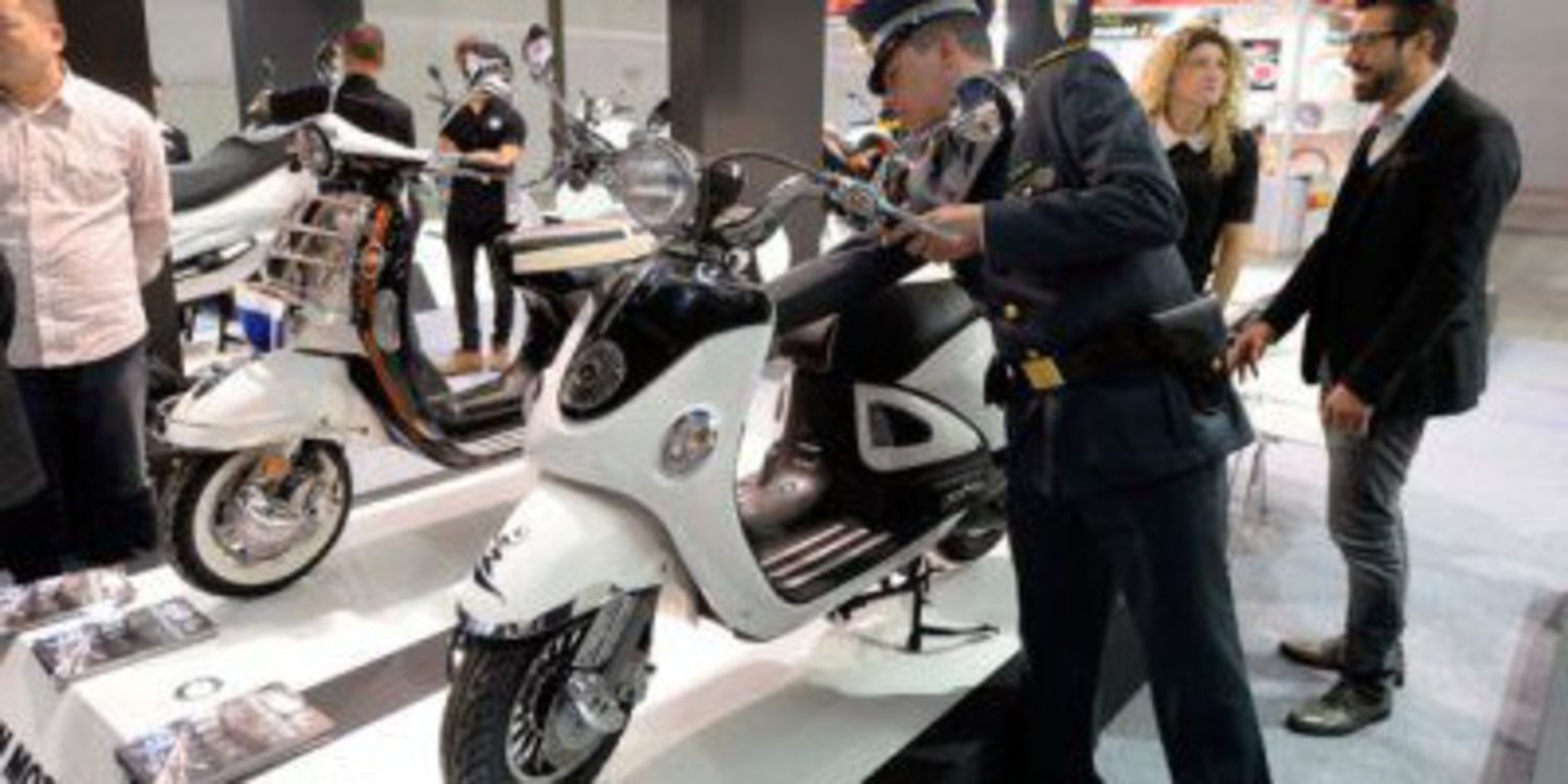 EICMA 2013: La policía confisca réplicas chinas de Vespa