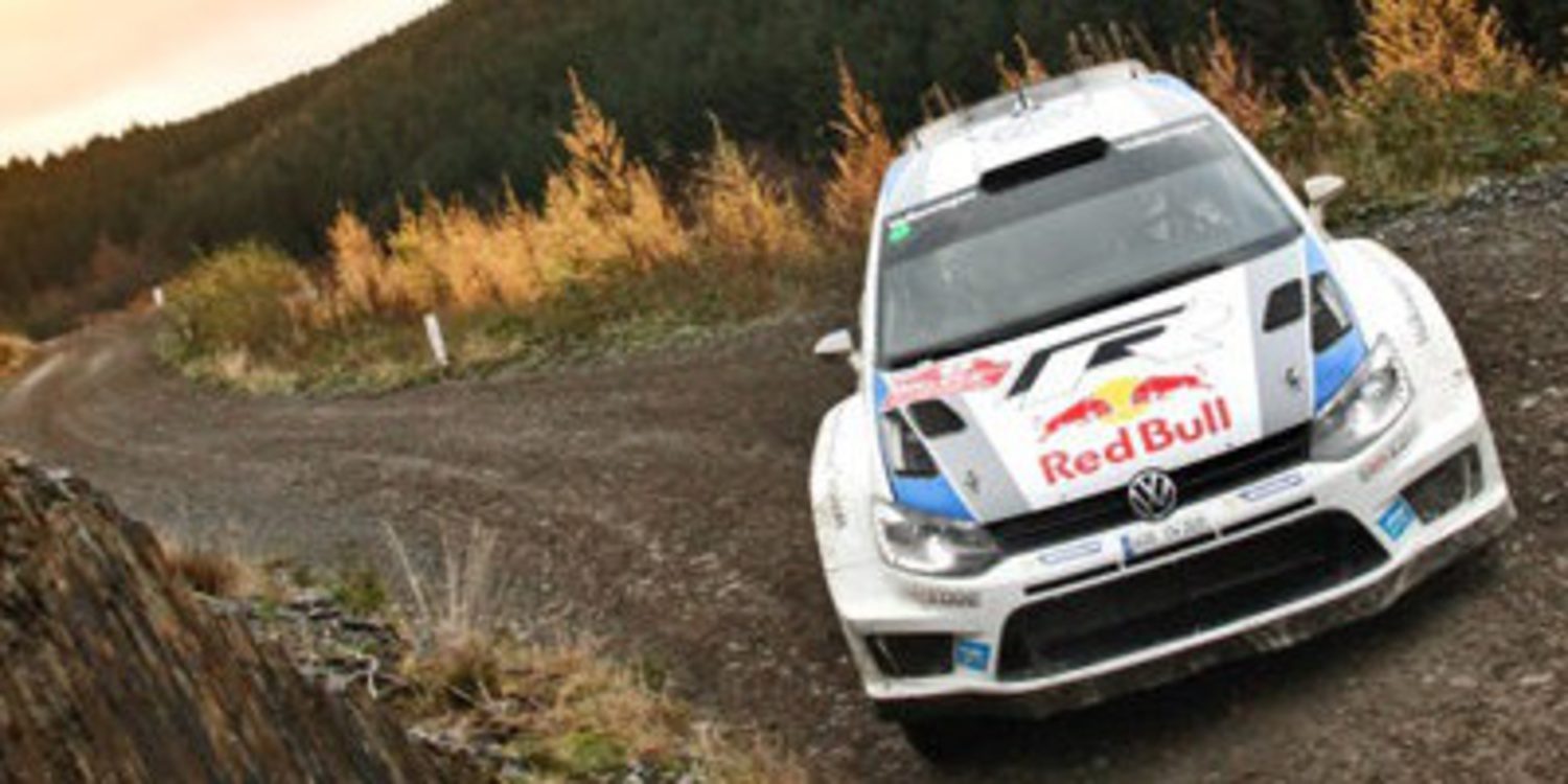 Sebastien Ogier mantiene a raya a Latvala en Gales