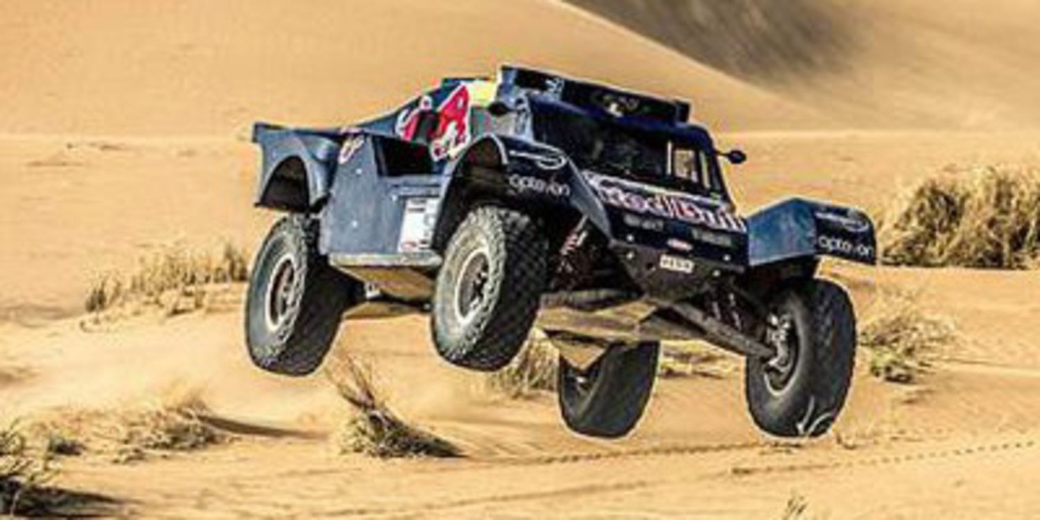 Carlos Sainz enseña su buggy en un espectacular video