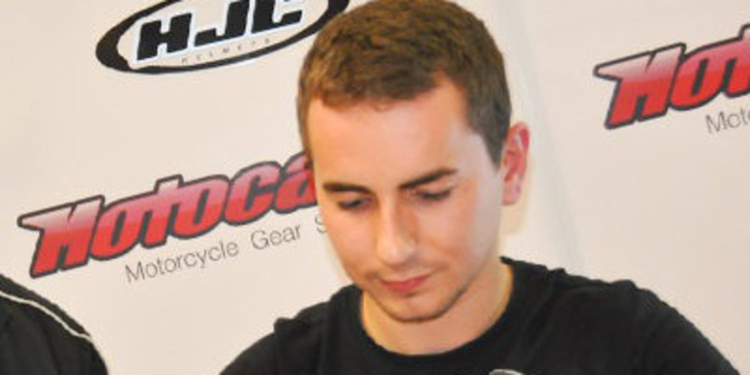 Jorge Lorenzo pasa por el quirófano por su clavícula izquierda