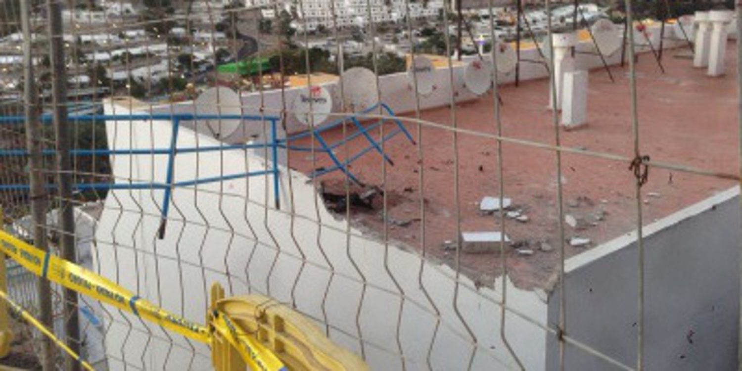 Imágenes del edificio donde aterrizó un turismo