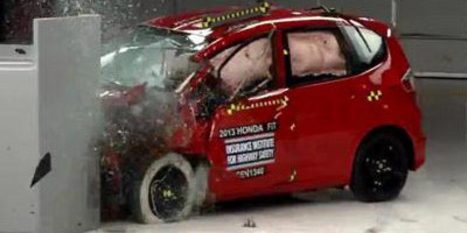 Desastre de los utilitarios en el test overlap del IIHS