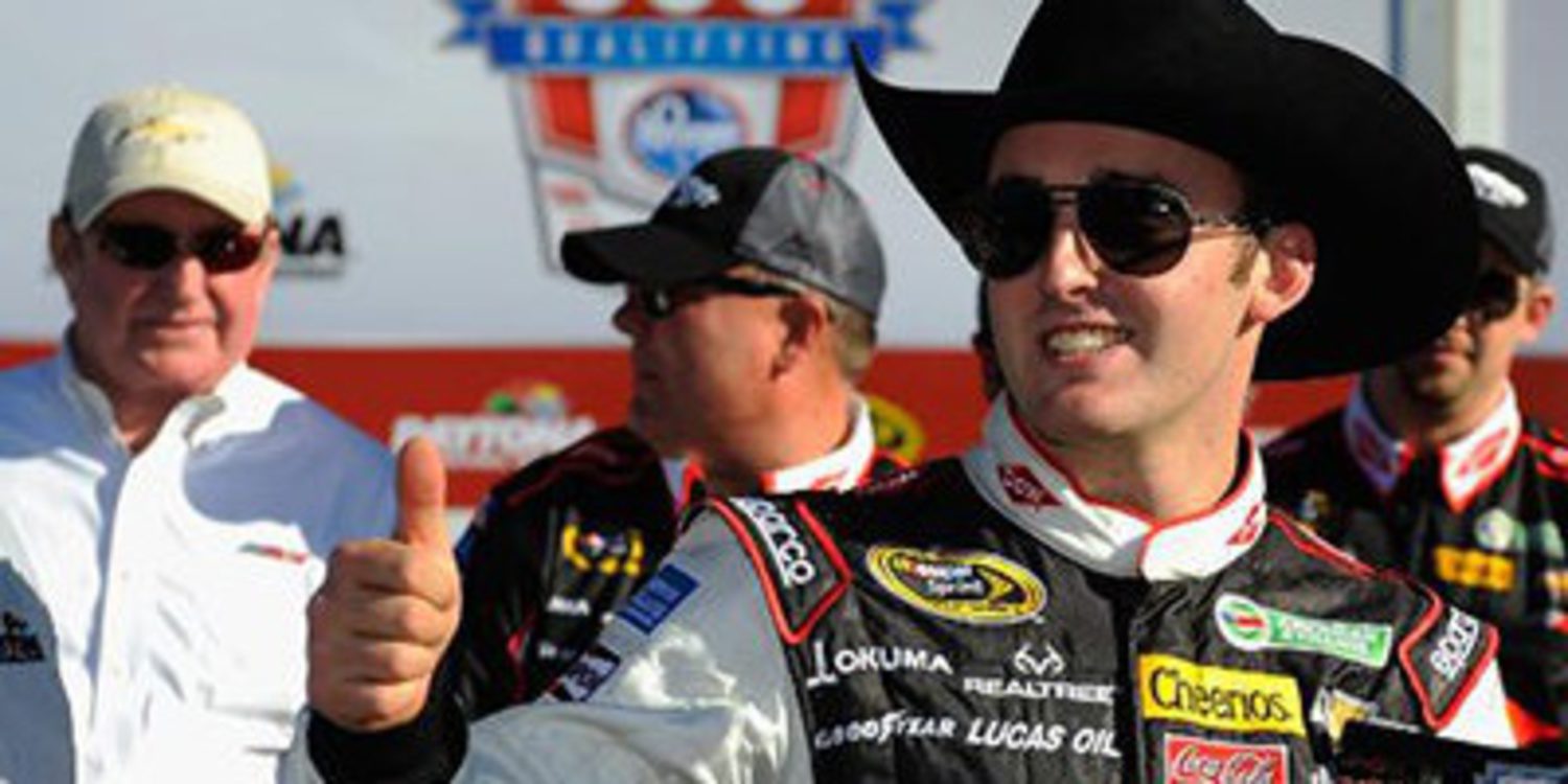 Austin Dillon logra la pole en Daytona