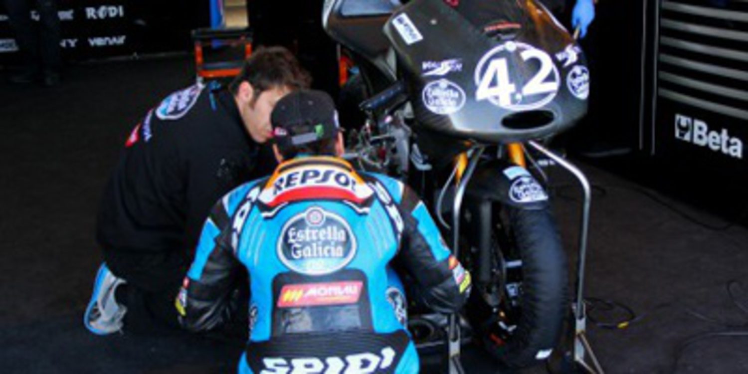 Alex Rins es operado de su muñeca derecha