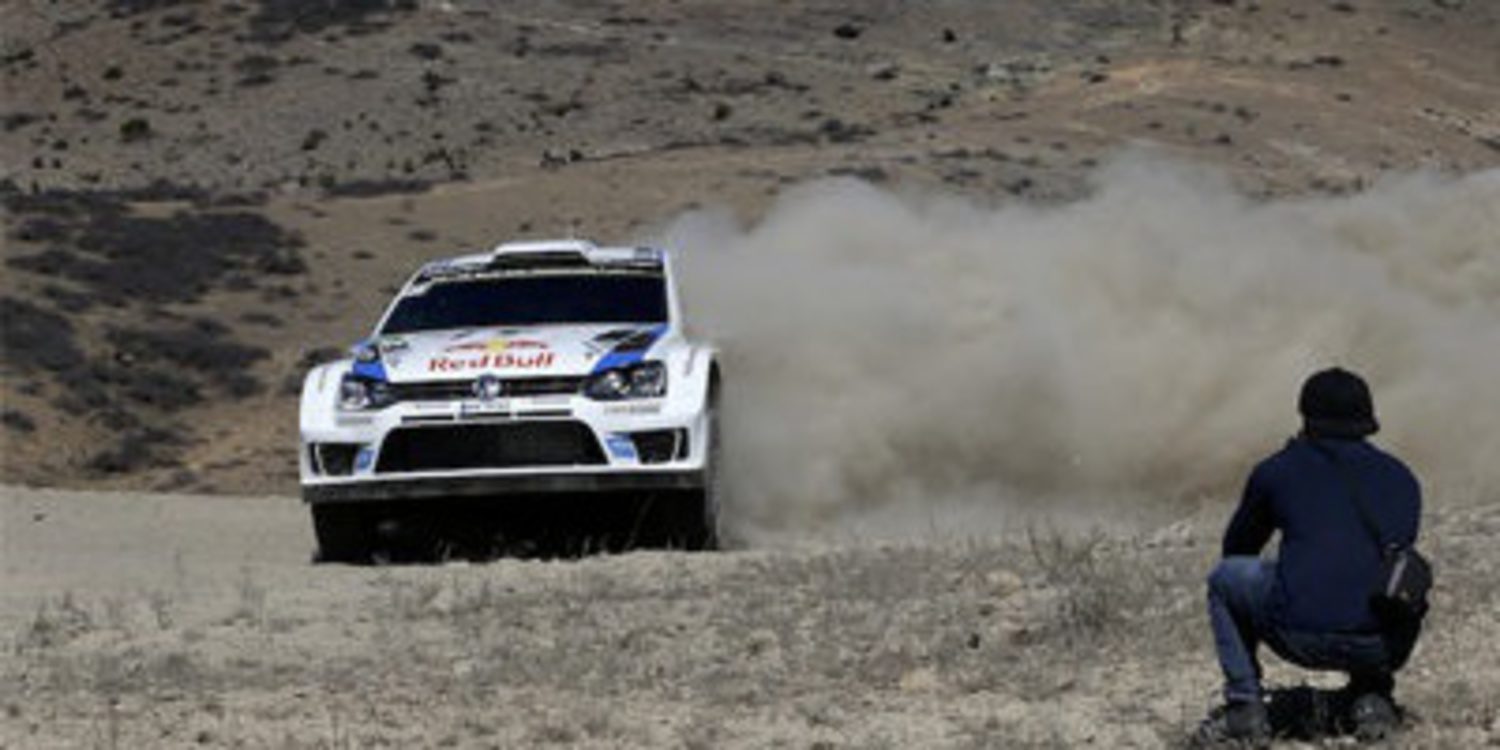 Seb Ogier come 'chocolate' para liderar el Rally de México