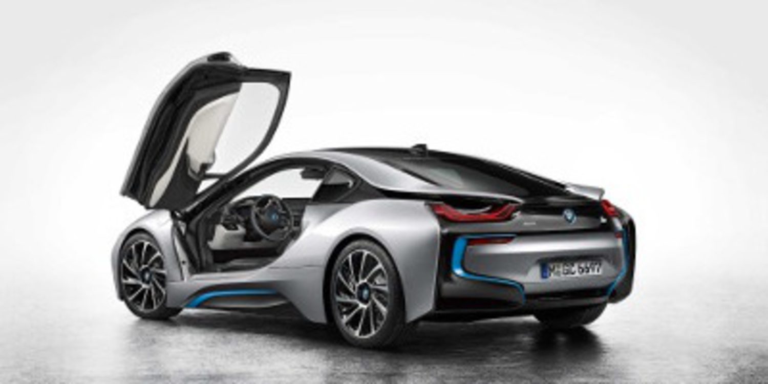 BMW desarrolla una versión híbrida del i8 con motor V10