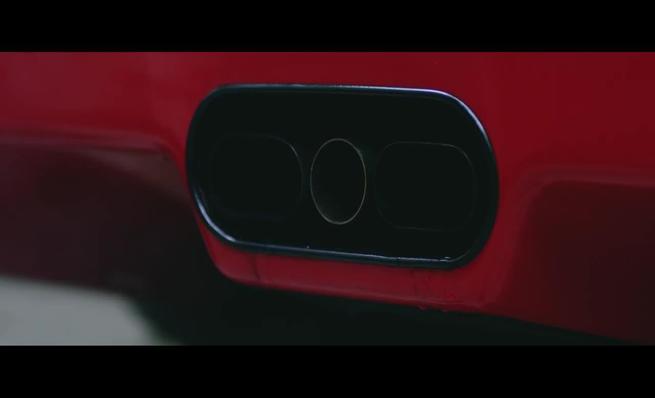 Ferrari F40 con cadenas en la nieve