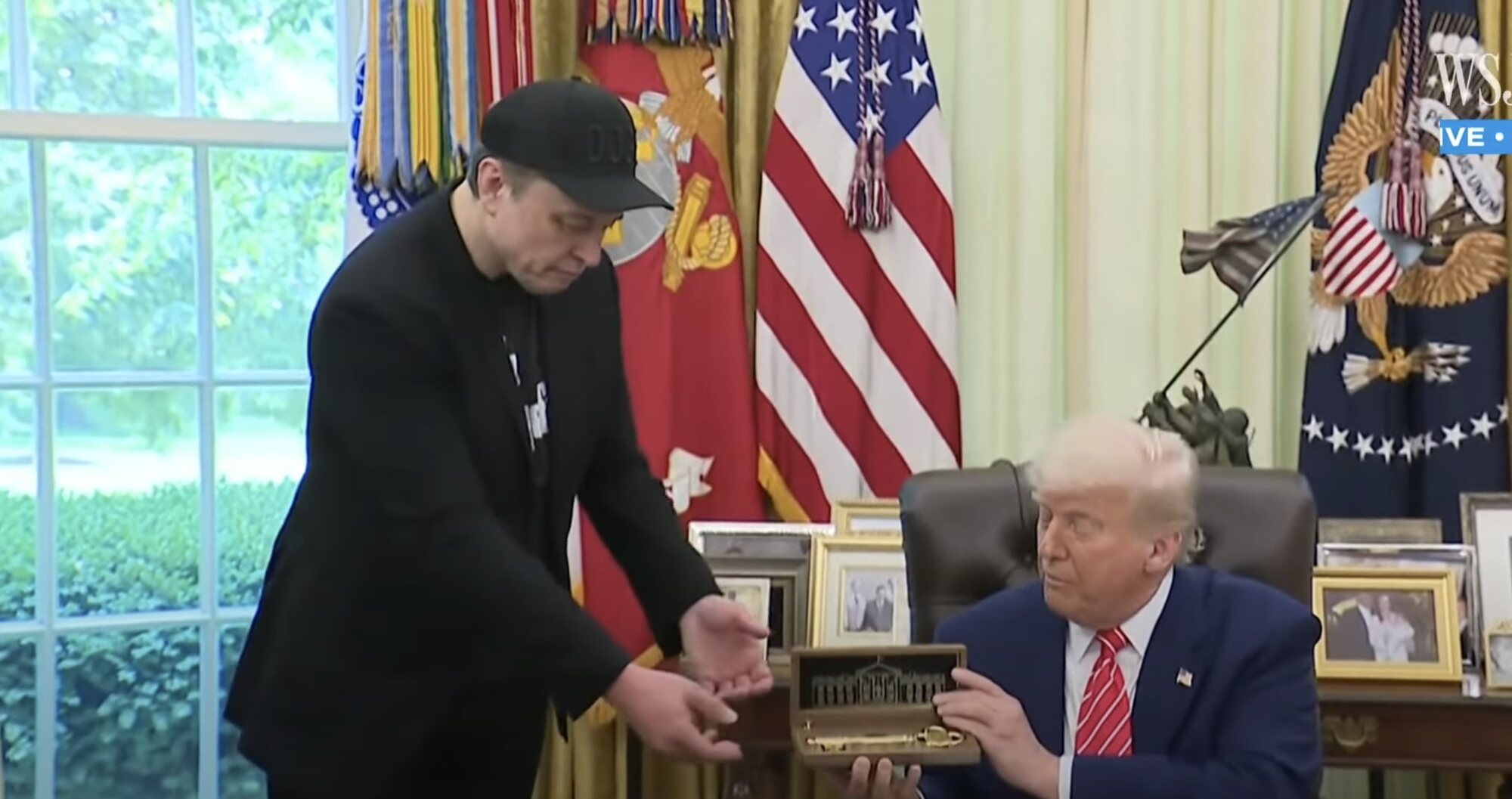 Cuando Musk y Trump todavía eran amigos y se daban regalitos